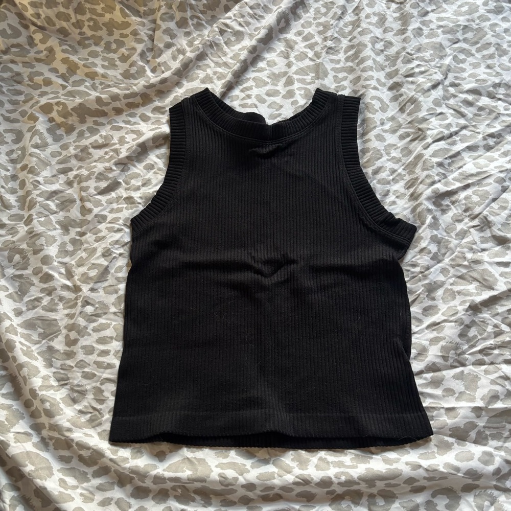 Cropped fitted tank tops